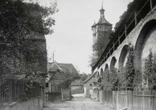 Rothenburg. Wehrgang und Klingentor : Rothenburg ob der Tauber. Überdachter Wehrgang am Klingentor, Feldseite
