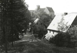 Scharfenstein, Burg : Scharfenstein. Ortsansicht mit Burg von Osten