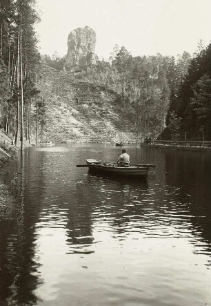 Sächsische Schweiz, Amselsee mit Ruderbooten, Blick zum Torwächter