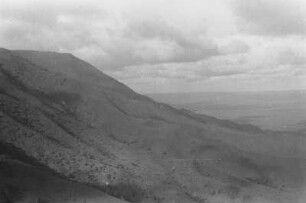 Bruchstufe bei Mufindi : Panorama der Landschaft und der Gebirgskette bei Mufindi