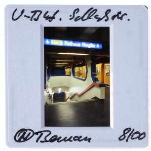 Berlin, U-Bahnhof Schloßstraße : Innenansicht Bahnsteig