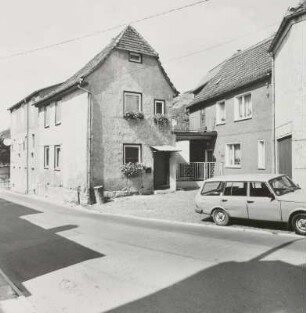 Jena-Lobeda, Jenaische Straße. Wohnhäuser. Straßenansicht