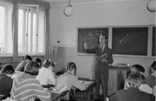 Lehrerbildung Karl-Marx-Stadt. Unterrichtsstunde im Fach Mathematik