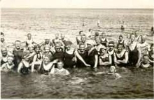 Badende im Meer