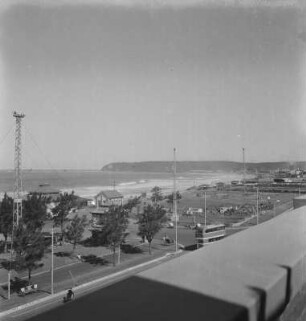 Blick zum "Bluff" : Blick von Durban Point auf die "Bluff" genannte Landzunge bei Durban.