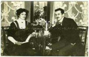 Richard und Florentine Fleischhut in ihrer Wohnung