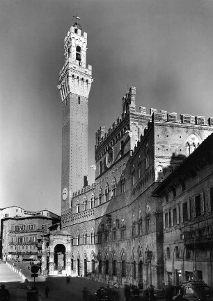 Siena, Piazza del Campo. Palazzo Pubblico (1297-1310)