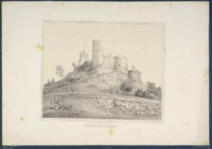 Die Burgruine Stolpen in der Sächsischen Schweiz auf den Basaltfelsen von Westen, von links Seigerturm und Ruinen des Siebenspitzenturmes und des Kapitelsturmes, im Vordergrund Wanderer und Zeichner