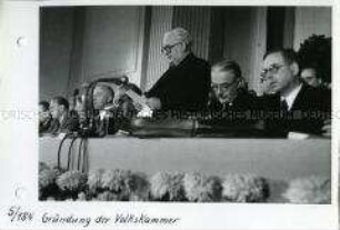 Wilhelm Pieck verliest das Manifest der Nationalen Front zur Gründung der DDR