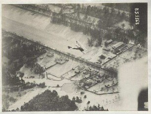 Flugzeug über Schneelandschaft bei München (1000 m)