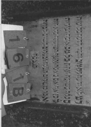 Grabstein 161 (Index: 100009026) Maße HxBxT: 140x41x30 cm Besonderheit: kulturhistorisch wertvoll / künstl.-formale Gründe (Inschrift): Grabstein 161B