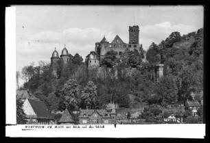 Blick zur Burg Wertheim aus Richtung Kittsteintor mit Aufschrift "Wertheim am Main mit Blick auf das Schloß"