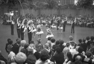 Tanzturnier der Europa- und Welttanzelite in der Schwarzwaldhalle, ausgerichtet von der Tanzschule Großkopf-Tönnies
