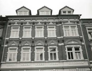 Wurzen, Schillerstraße 9. Wohnhaus (1870/1880). Obergeschossfenster