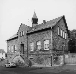 Ehem. Rathausschule; Weilmünster, Langenbergstraße 8, Langenbergstraße 10