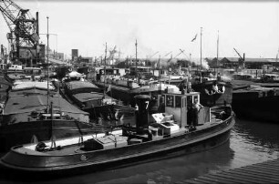 Antwerpen: Kähne in der Schleuse