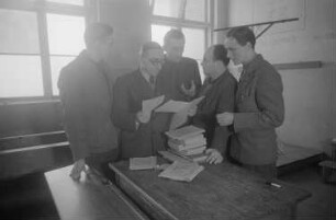 Reportage über Schulklassen : Diskussionsrunde von Lehrern