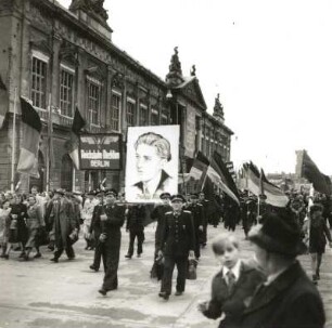 Berlin. Demonstration Unter den Linden zum Gedenken an Philipp Müller