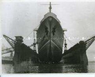 Hochseepassagierdampfer "Bremen" in der Werft