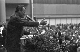 Freiburg: Stadthalle; Willy Brandt; spricht