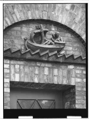 Krugkoppelbrücke (Hamburg-Winterhude) : Brücken-Mauerschmuck : SchumacherWV Nr. 255