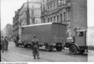 Dresden. Beseitigung eines Hindernisses durch die Feuerwehr, um 1970