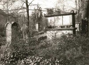 Dresden. Eliasfriedhof. Ansicht mit Grabmal Heinrich (nach 1800)