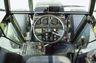 Fotografie: Arbeitsplatz, Traktor, Führerstand