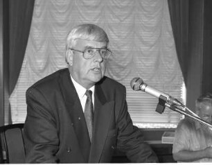 Kurt Günther, 1. Präsident der IHK Dresden : Vollversammlung der IHK Dresden im Hotel Newa (Pullman Hotel Dresden Newa) am 22. Mai 1992. Redner Kurt Günther, 1. Präsident der IHK Dresden