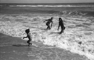 Eforie [Dobrudscha]: Gruppen am Strand