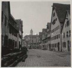 Dinkelsbühl, Untere Schmiedegasse mit Kapuzinerkloster, Grüner Turm