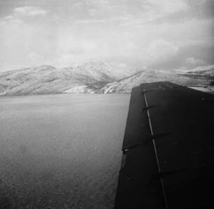 Luftbildaufnahme eines Gesteinsmassivs : Bergmassiv an der norwegischen Küste.