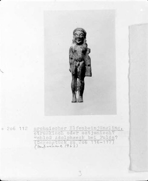 Archaischer Elfenbeinjüngling