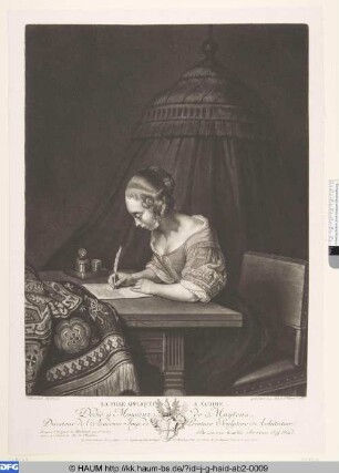 La fille appliguée à écrire