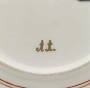 Becher mit Unterschale Chinoiserie — Unterschale — Porzellanmarke