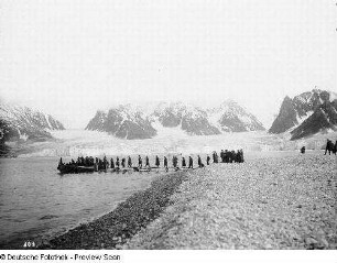 Spitzbergen. Einbooten im Magdalenenfjord