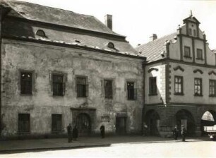 Tábor (Tabor). Ringplatz Nr. 16 (ehem. Gasthaus "Zum Goldenen Löwen") und Nr. 17