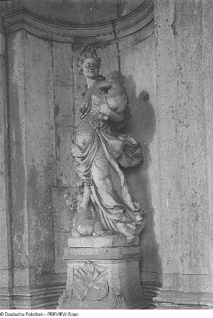 Caritas : Dresden. Zwinger, Kronentor. Caritas (um 1725; Ch.Kirchner)