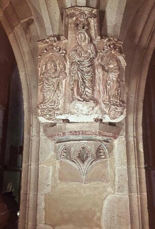 Relief: Madonna mit Engel und Stiftern (Kleriker)