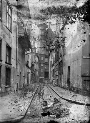 Danzig (heute Gdansk / Polen). Seifengasse mit Blick zu Sternwarte und Frauentor