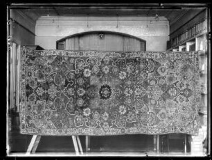 Medaillonteppich mit Stern- und Blumenornament