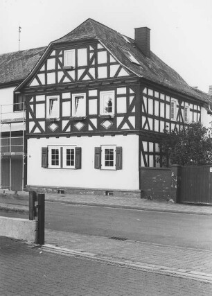 Waldsolms, Weiperfeldener Straße 1