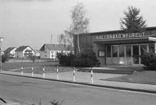 Hallenbad "Adolf-Ehrmann-Bad" in Neureut. Grundsatzbeschluss des Ortschaftsrats von Neureut zur Renovierung und Erweiterung durch Anbau einer medizinischen Bäderabteilung und einer Gaststätte auf der Nordseite