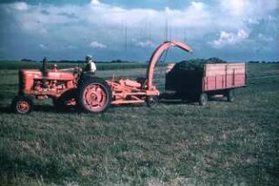 Fotografie: Feldhäcksler gezogen, Pickup, Zweiachsanhänger, Futtererntetechnik