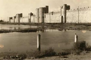 Aigues-Mortes. Stadtmauer