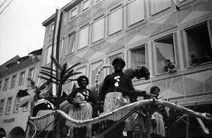 Freiburg: Rosenmontagsumzug am Bertoldsbrunnen