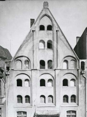 Fassade und Giebel des Bürgerhaus Brückstrasse 30 in Elbing