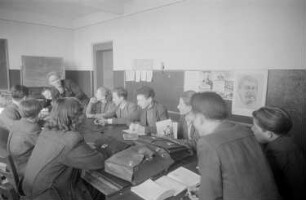 Reportage über Schulklassen : Diskussionsrunde von Schülern