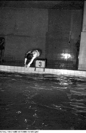 Schwimmer - Leipzig: Helga Barth, Meisterschwimmerin der DDR (BSG Rotation Leipzig-Nord), Dezember 1951