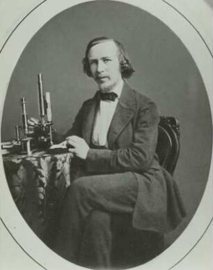 Porträt Ernst Haeckel am Mikroskop : Porträt Ernst Haeckel (1834-1919) als approbierter praktischer Arzt. Berlin 1858, Wilhelmstraße 73.